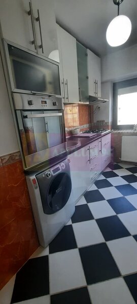 Inchiriere apartament 3 camere bd Decebal stradal